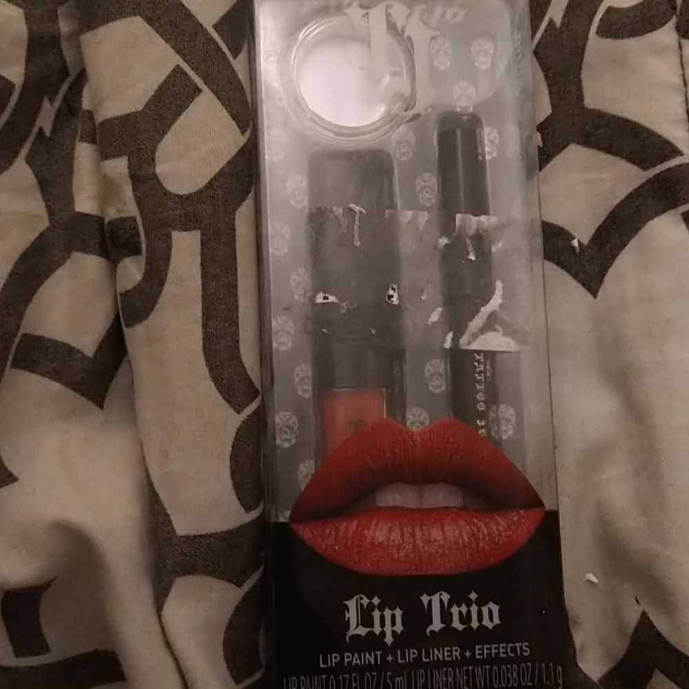 Tattoo junkie lip trio